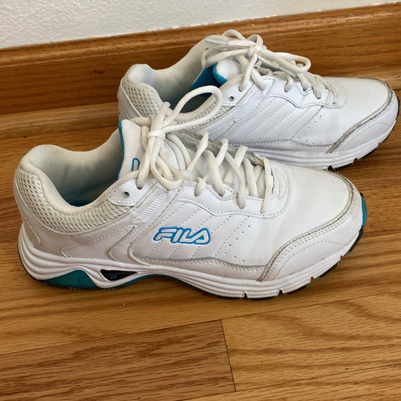 Vintage Chunky FILA Sneakers - Picture 2 of 8